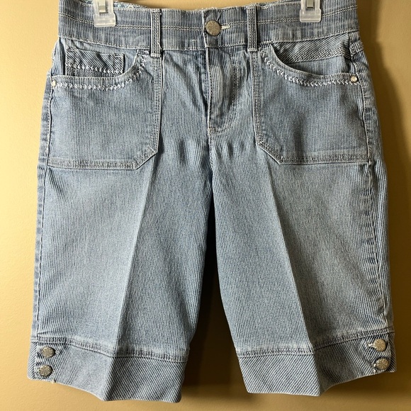 Gloria Vanderbilt Light Blue Slimming Pinstriped Denim Shorts 6 Preppy Y2K 90s - Picture 10 of 12